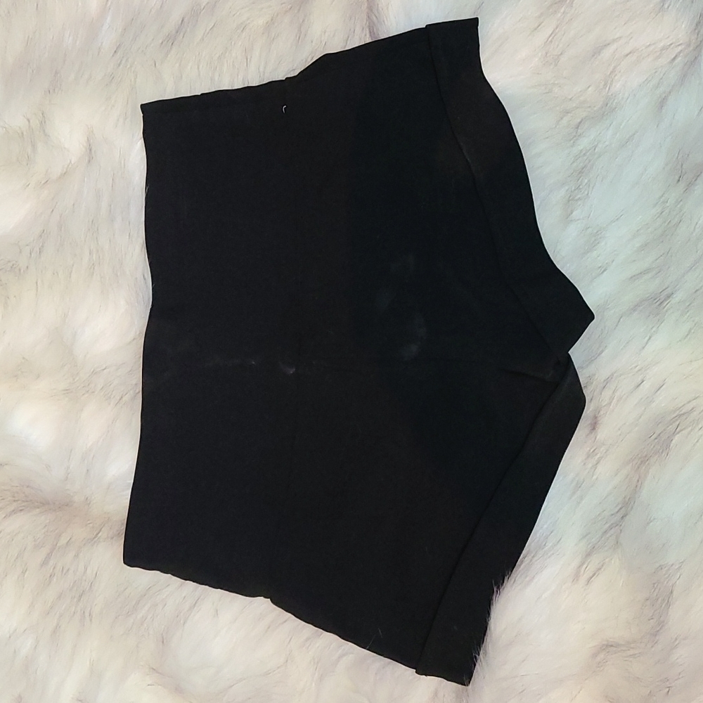Shorts - Picture 3 of 4